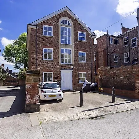 Loveyork Priory - With Parking *