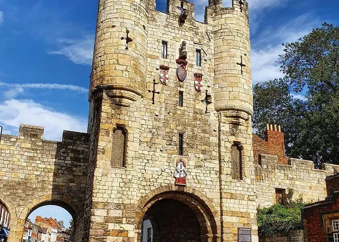 Loveyork Priory - With Parking *