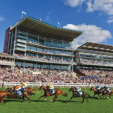 Loveyork Priory - With Parking * York